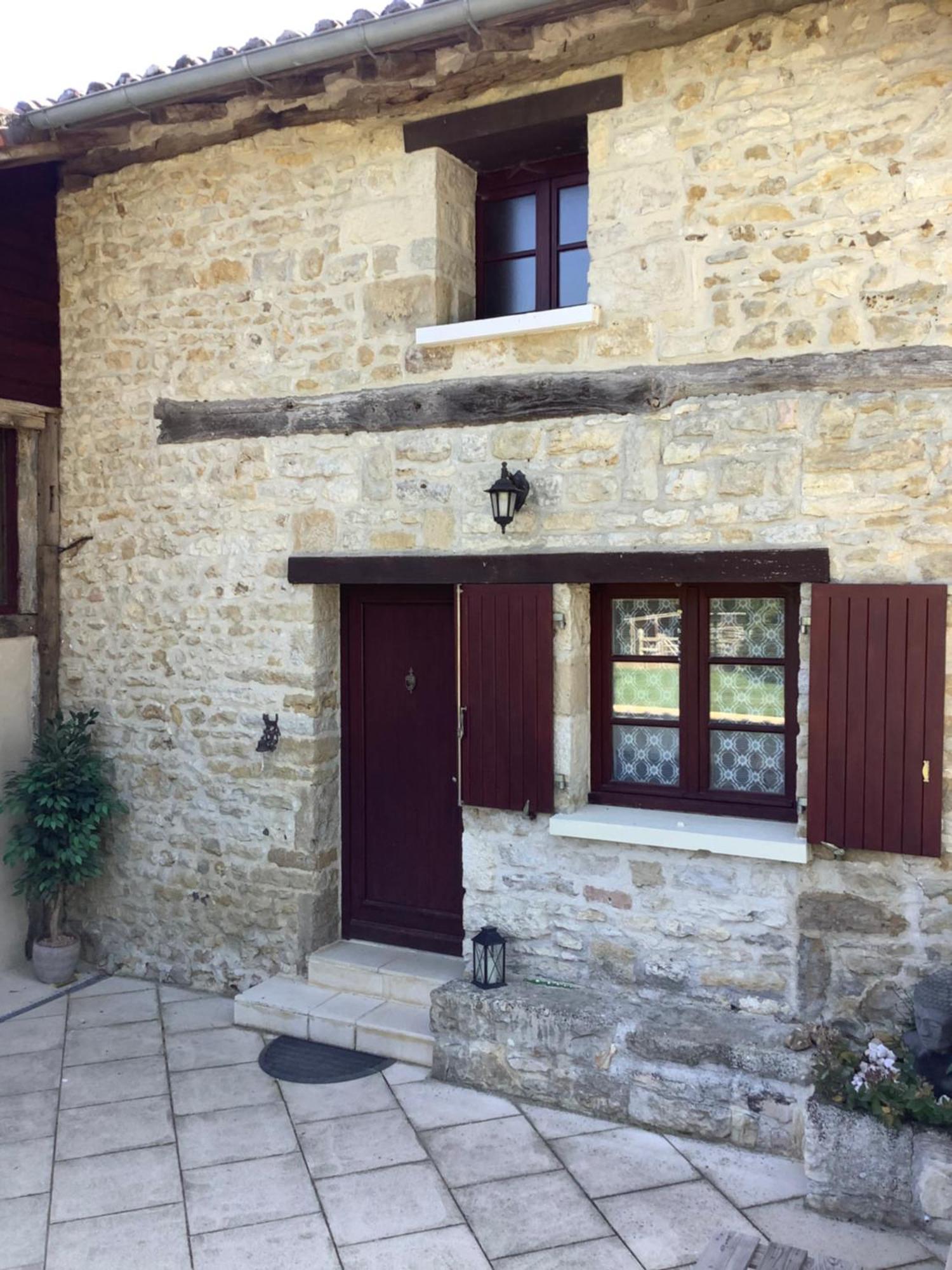 Gîte vallée magique Panissaud Le Grand-Madieu Exterior foto